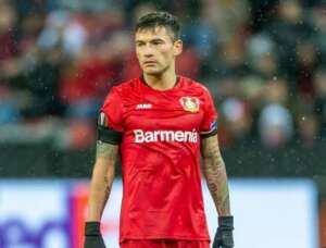 Santos perde concorrência e Aránguiz assina pré-contrato para voltar ao Inter