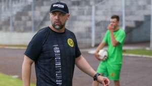 Paranaense: Cascavel dispensa técnico Ademir Fesan, ex-Grêmio Prudente