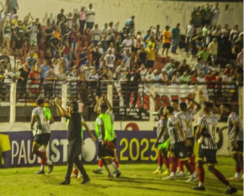 Paulista A3: Torcida do Bandeirante arremessa chinelo nos jogadores do Barretos