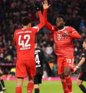 ALEMÃO: Bayern derrota Werder Bremen, segue na liderança e joga pressão no Dortmund