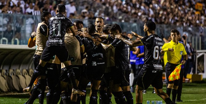 Ceará vence no sufoco