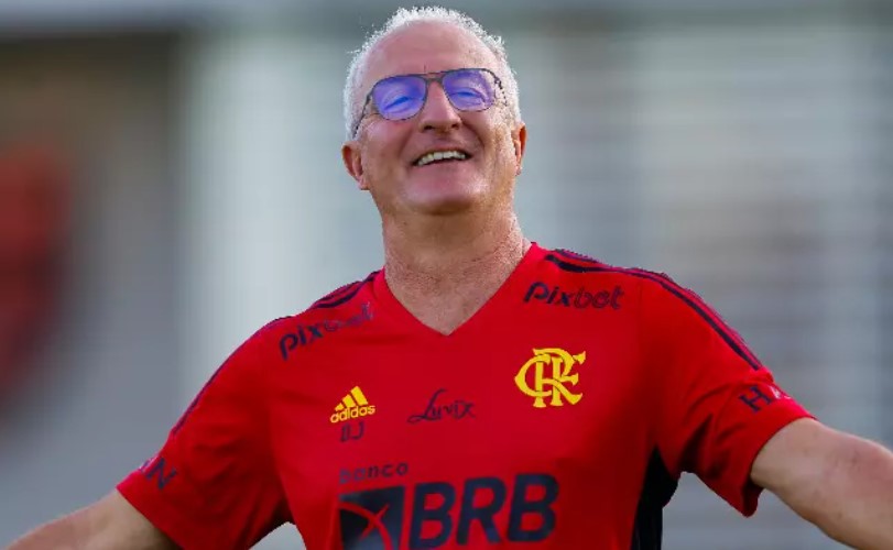 Torcida do Flamengo pede Dorival Júnior de volta após derrota na Recopa