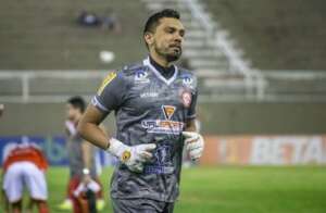 Mineiro: Ex-goleiro do Santos completa 150 jogos no Tombense