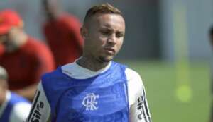 Botafogo x Flamengo - Pressionado, Mengão irá com reservas para o clássico