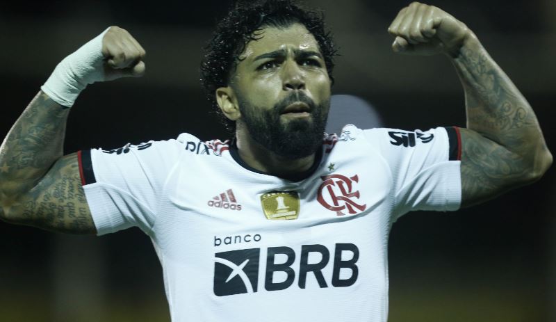 CARIOCA: Gabigol erra pênalti, se redime com dois gols e Flamengo volta ao topo