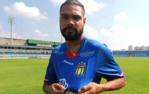 Paulista A2: Ex-Palmeiras, lateral do São Caetano é irônico, acaba expulso e manda árbitro 