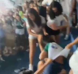 Torcedoras do Goiás brigam na arquibancada durante jogo da equipe pelo estadual