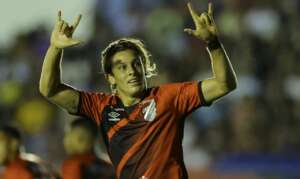 PARANAENSE - Athletico enfrenta Operário pela liderança