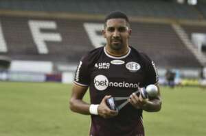 Eleito melhor em campo pela Ferroviária, ex-Ponte Preta agradece apoio da torcida