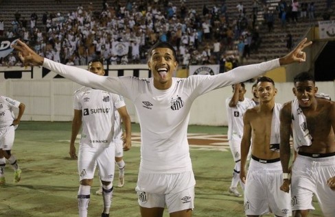 Lucas Barbosa vê crise no passado do Santos: 'Agora é buscar coisas grandes'