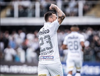 Lucas Lima saiu aplaudido na VIla Belmiro