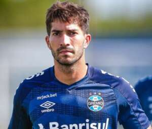 Volante do Grêmio entra na mira de 2 clubes paulistas