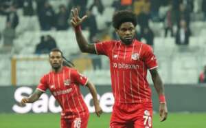 Internacional corre contra o tempo para fechar com Luiz Adriano