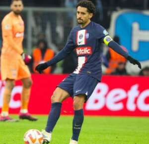 Dirigente discute com Neymar e Marquinhos em intervalo de jogo do PSG, diz jornal