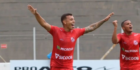 Popó marcou dois gols na goleada do Capivariano