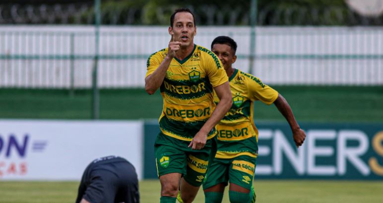 MATO-GROSSENSE: Cuiabá segue 100% com gol de ex-Corinthians; Luverdense também vence