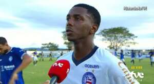 Meia de 16 anos é o mais jovem a entrar em campo pelo profissional do Bahia
