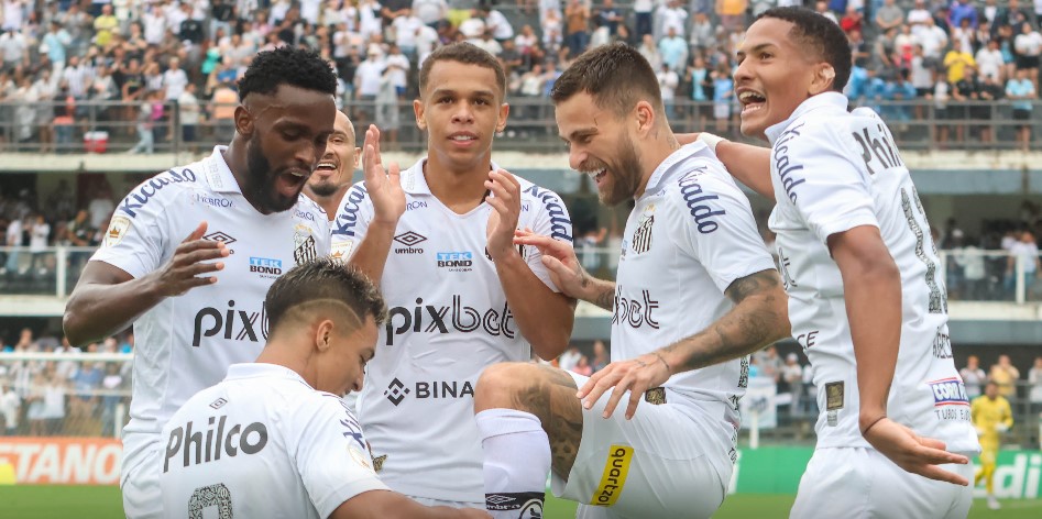 Lucas Lima deu duas assistências na goleada do Santos