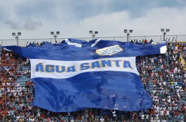 torcida agua santa