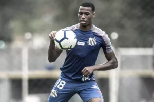 Santos quer repatriar Jean Lucas