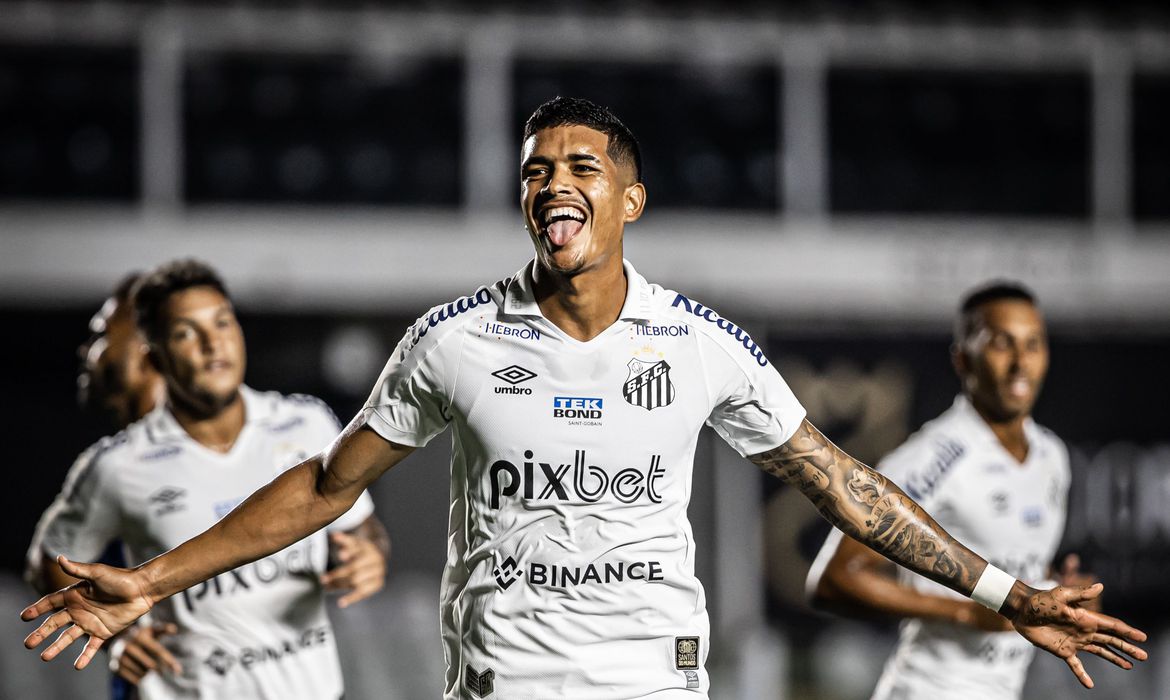 Santos lidera ranking de camisas mais caras do futebol brasileiro