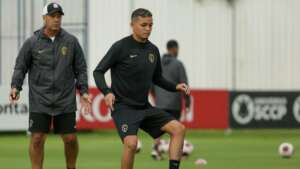 Adson exalta trabalhos da semana e vê Corinthians pronto para 'fazer grande jogo'