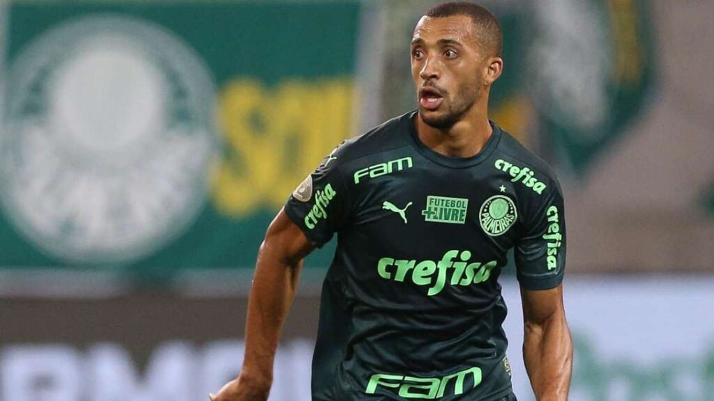 Bahia fecha com Vitor Hugo, ex-Palmeiras, e deve anunciar jogador em breve