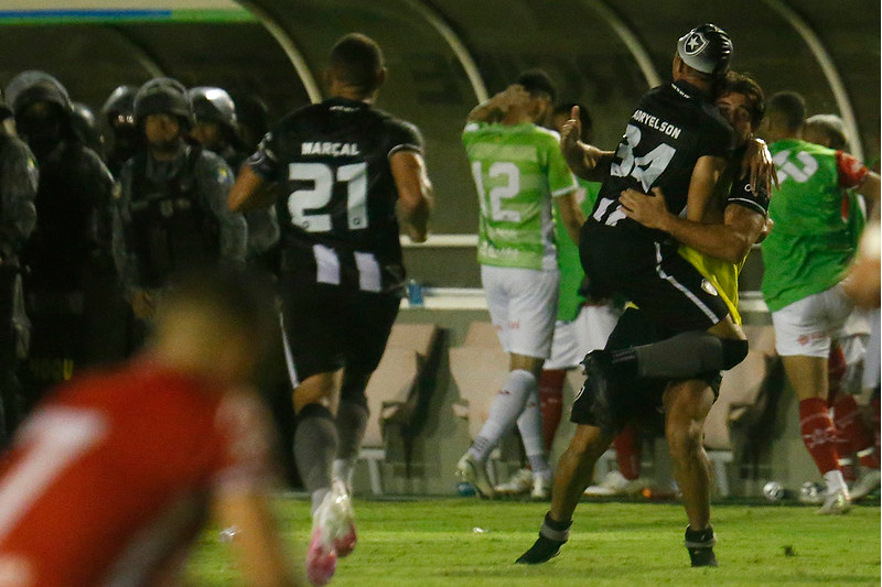 COPA DO BRASIL: Em dia de surpresas, Botafogo e Criciúma avançam