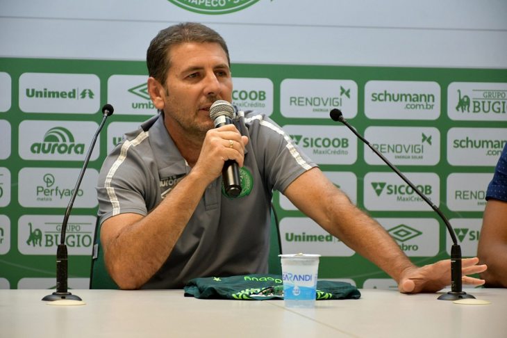 Presidente Nei Maidana nega briga com torcedor e coloca cargo à disposição na Chape 2 CHAPE 1