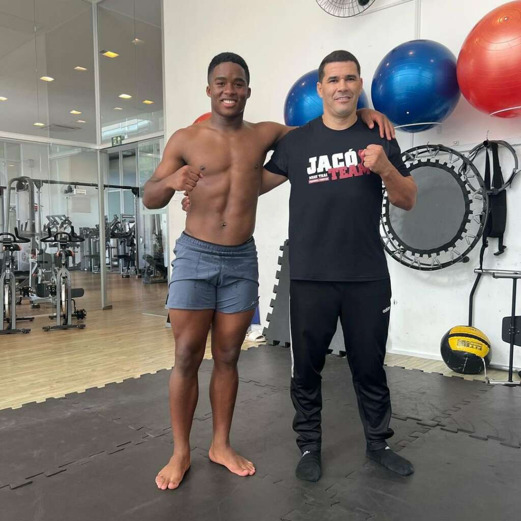 Endrick adere à onda e inicia aulas de boxe no Palmeiras