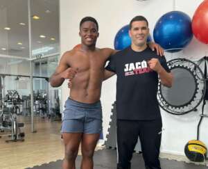 Endrick adere à onda e inicia aulas de boxe no Palmeiras