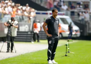 Lázaro elogia evolução do Corinthians e destaca disputa sadia por titularidade