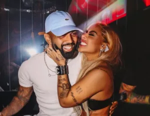 Gabigol leva flores e urso gigante, faz as pazes com irmã de Neymar e casal volta a namorar