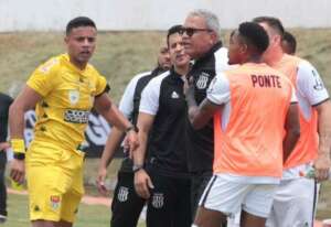 Falta alguém pra discutir futebol com Dos Anjos, na Ponte Preta