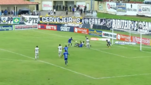 Olho no lance! Atacante do Iguatu faz gol de bicicleta sentado na semi do Cearense