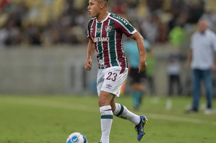 Cruzeiro negocia lateral ex-Fluminense e fica próximo de acordo