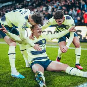 INGLÊS: City bate Crystal Palace com gol de pênalti de Haaland e bota pressão no Arsenal