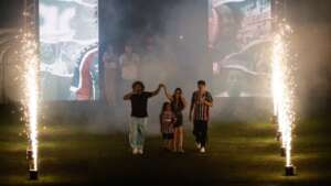 Fluminense apresenta Marcelo em bela festa no Maracanã: 'Vamos brigar por tudo'