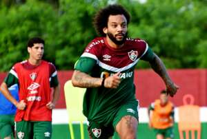 Lateral-esquerdo Marcelo faz primeiro treino com o elenco do Fluminense