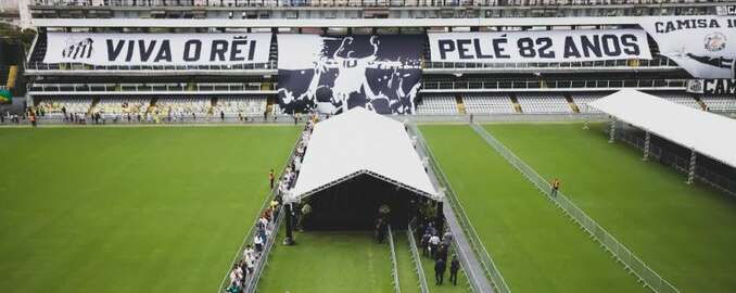 Pelé recebe últimas homenagens e velório termina após Vila receber 230 mil fãs