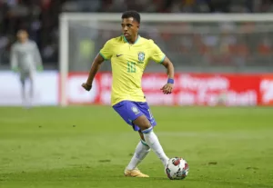 Rodrygo agradece 'honra' de usar camisa 10 de Pelé e Neymar na seleção