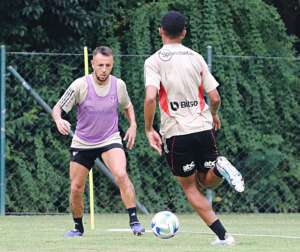 Rafinha trabalha com grupo do São Paulo pela 1ª vez e Calleri aprimora o físico