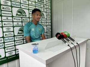 Zagueiro da Chapecoense avisa: 'Essa solidez defensiva tem que continuar no mata-mata'