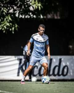Santos sofre para achar reforços baratos e torcida pede chances à molecada
