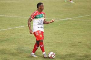 Catarinense: Figueirense analisa contratação de Tinga, ex-volante do Palmeiras