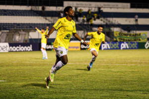 GAÚCHO: Ypiranga vence o Esportivo fora e se aproxima das semifinais