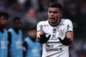 Corinthians vence Coritiba em jogo-treino com gols de Fausto Vera e Bruno Méndez