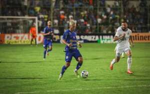 Águia-PA  0 (7) x (6) 0 Goiás-GO - Azulão voa alto e desbanca Esmeraldino