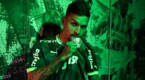 Palmeiras oficializa Artur por R$ 45 milhões e contrato até 2027