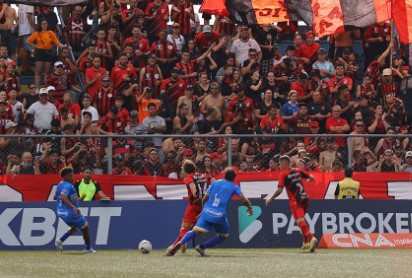 PARANAENSE: Athletico goleia o São Joseense e larga na frente nas quartas